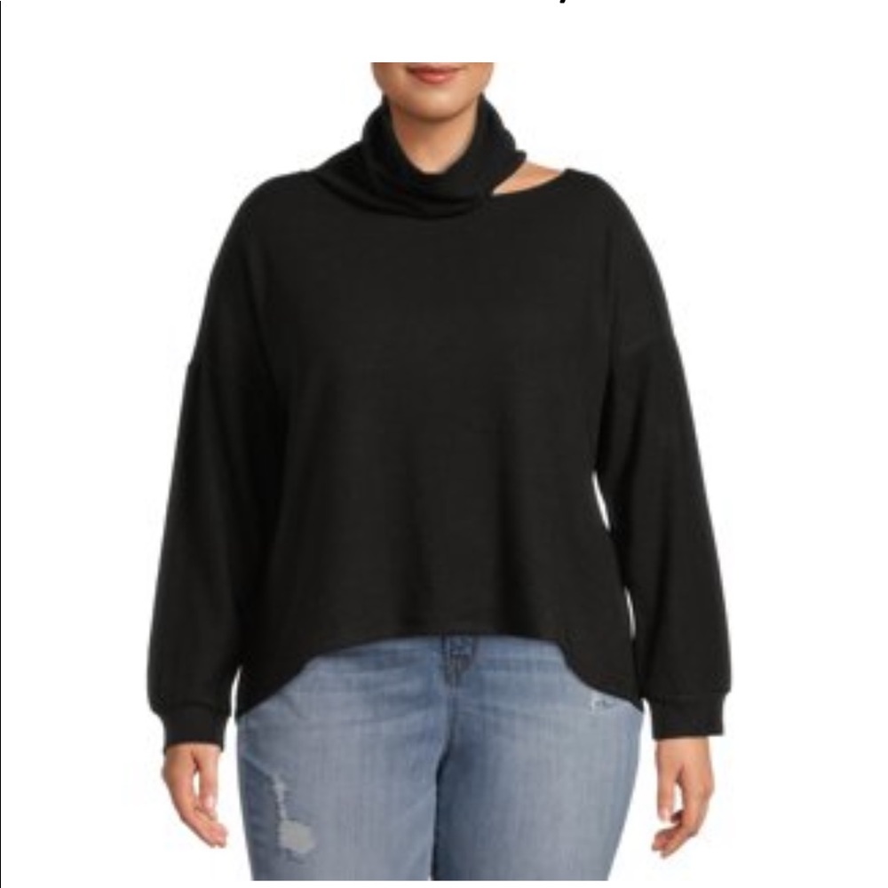 Women's Plus Size Cut Out Shoulder Top